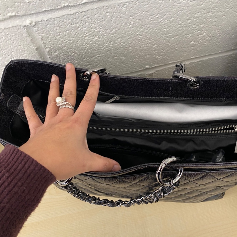 Chanel Reissue patent Caviar large tote bag. Sold - Picture 3 of 11